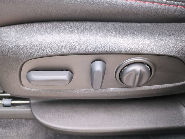 Used 2023 Chevrolet Traverse RS FWD image 23