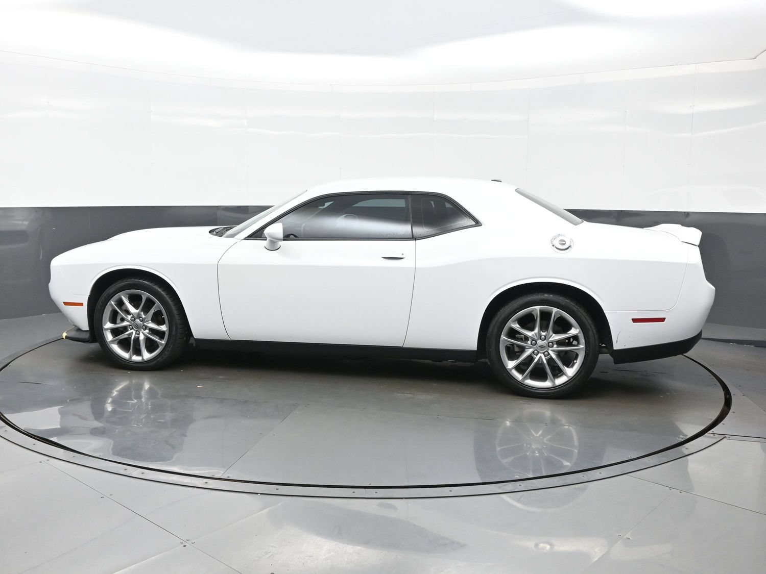 Used 2022 Dodge Challenger GT AWD/4WD image 3