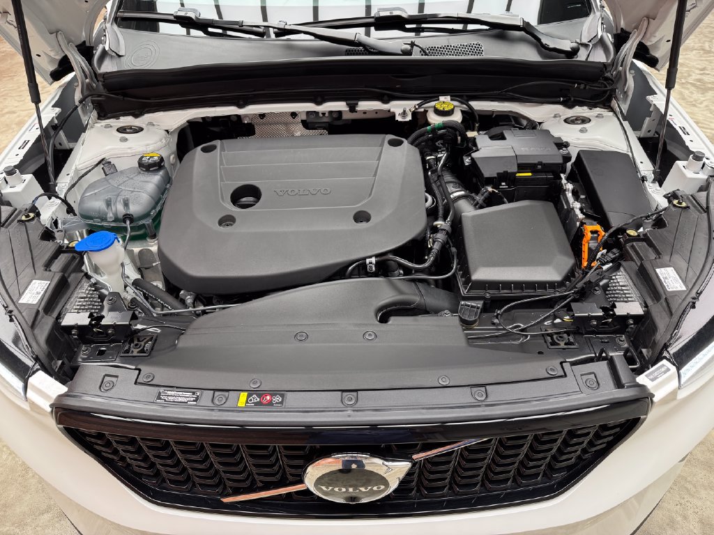 Used 2026 Volvo XC40 B5 Plus AWD/4WD image 30