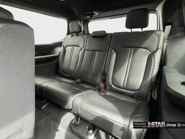 Used 2024 Jeep Wagoneer Series III w/ Premium Group I AWD/4WD image 18