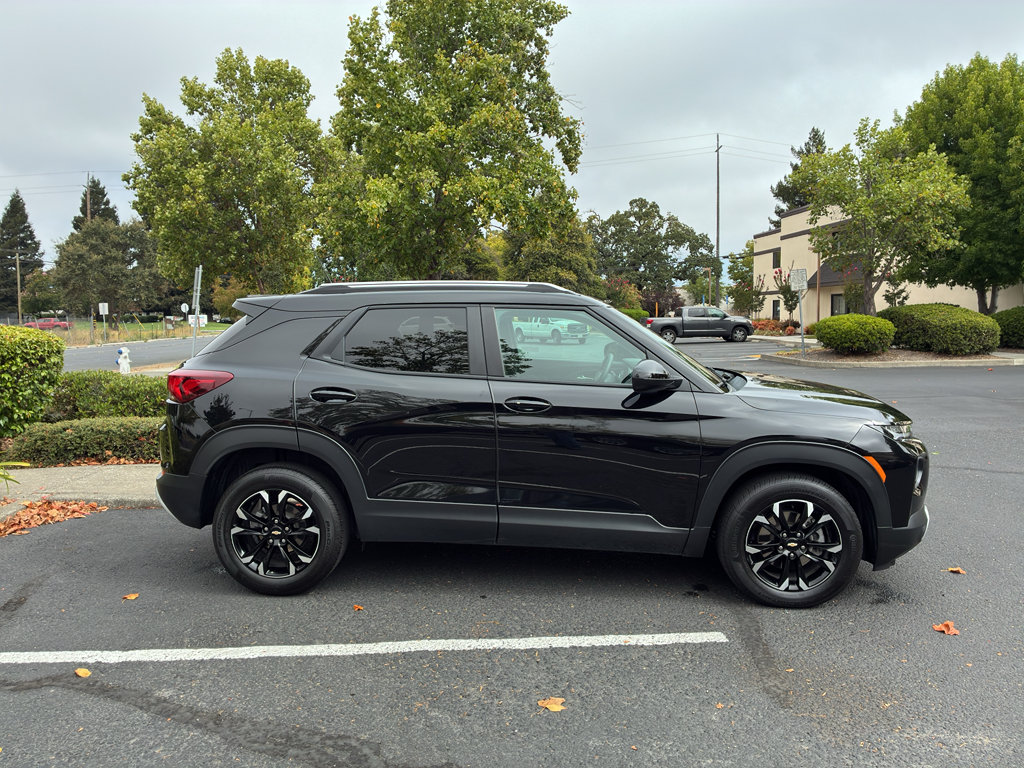 Used 2023 Chevrolet TrailBlazer LT FWD image 3