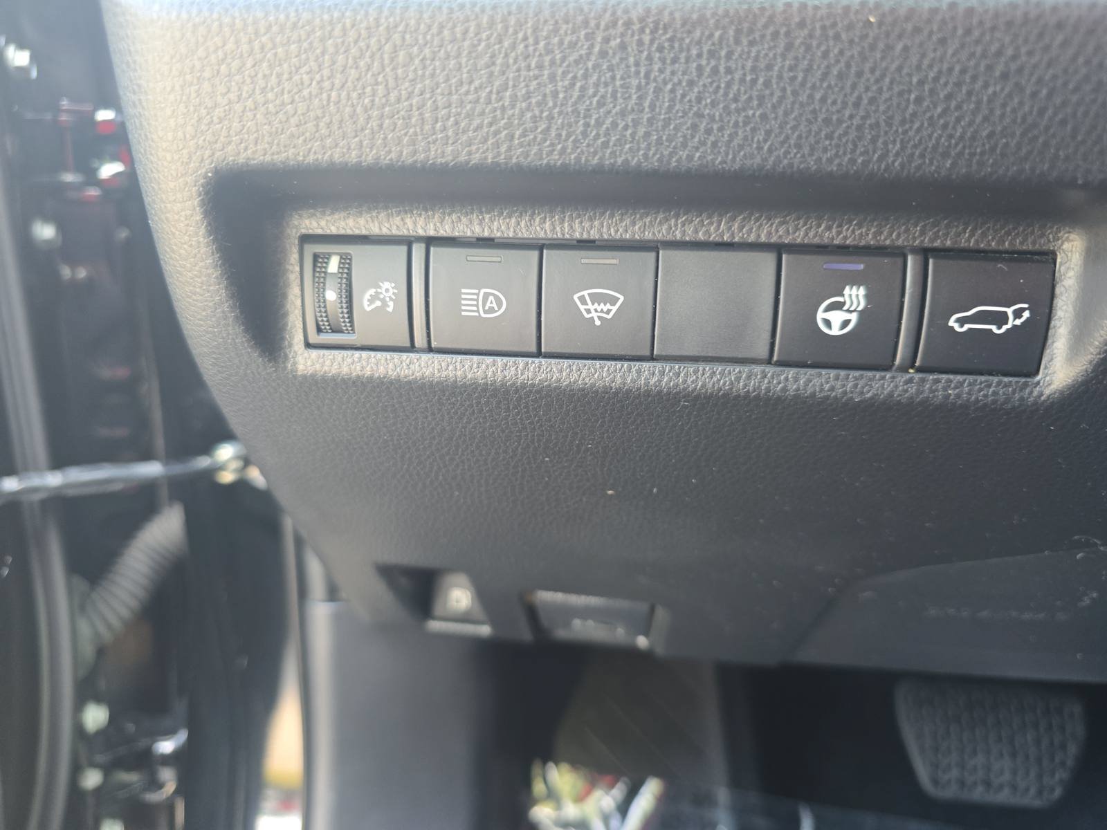 Used 2022 Toyota RAV4 SE w/ Convenience Package AWD/4WD image 27