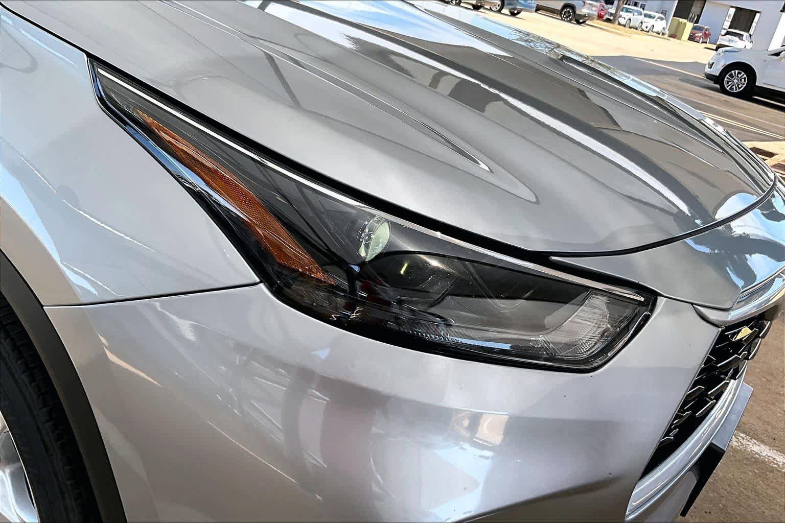 Used 2025 Toyota Highlander LE FWD image 26