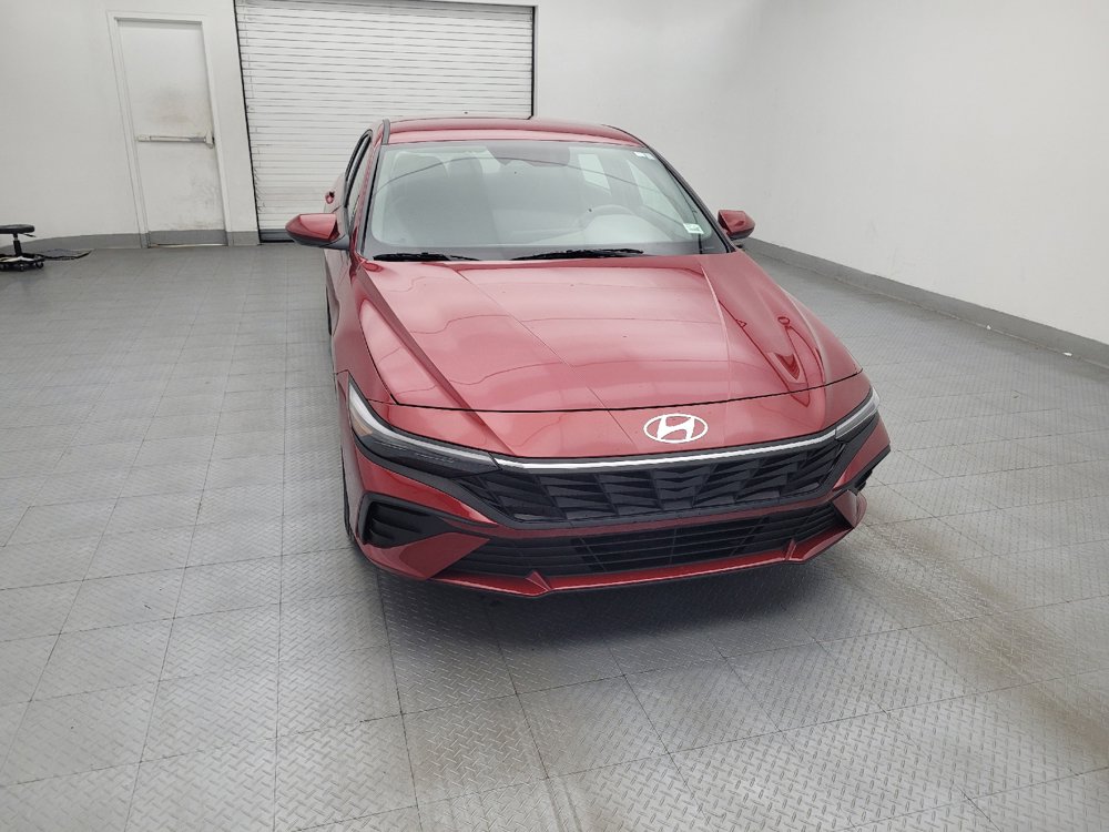 Used 2025 Hyundai Elantra SE FWD image 14
