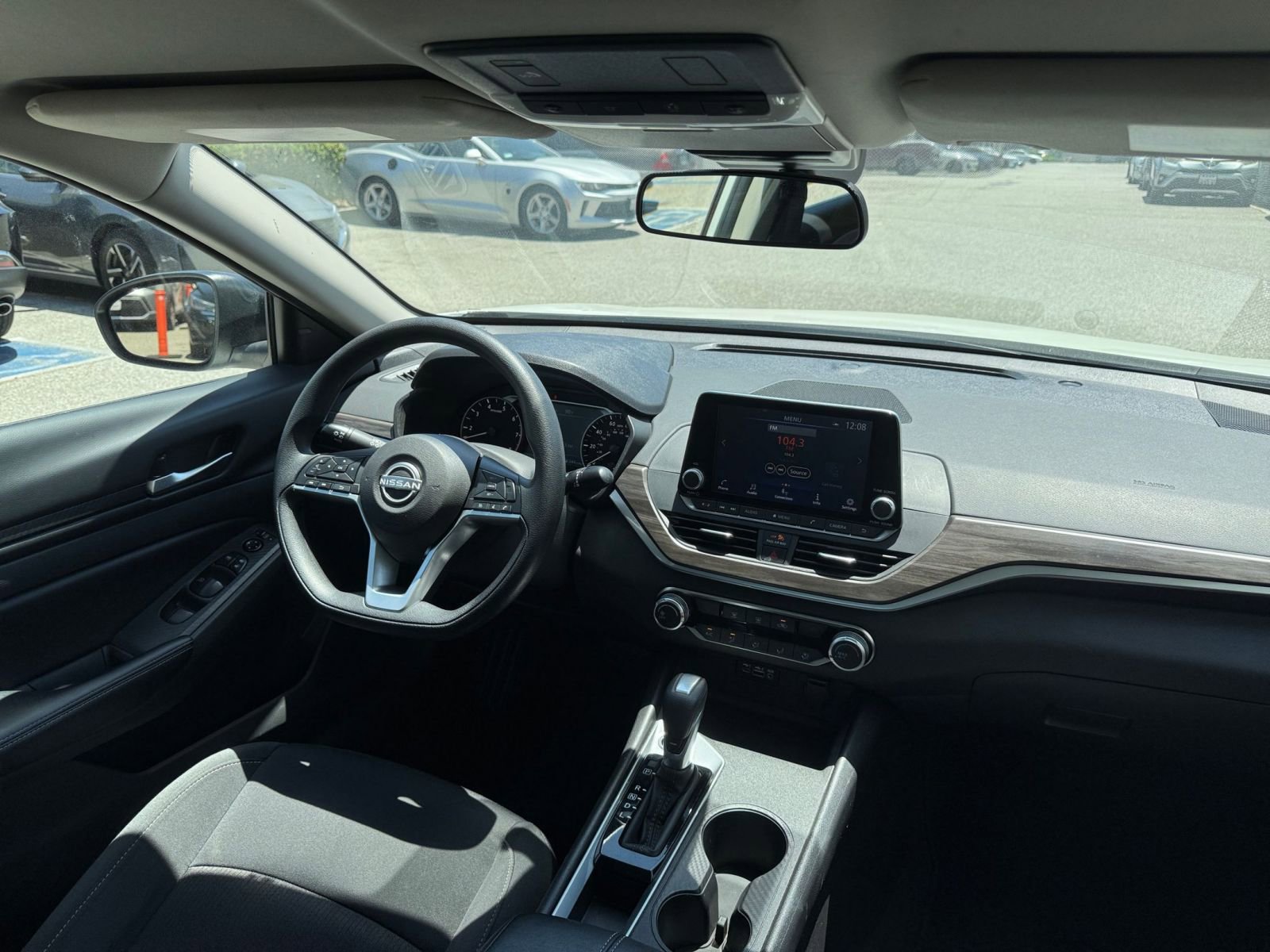 Used 2025 Nissan Altima 2.5 SV FWD image 35