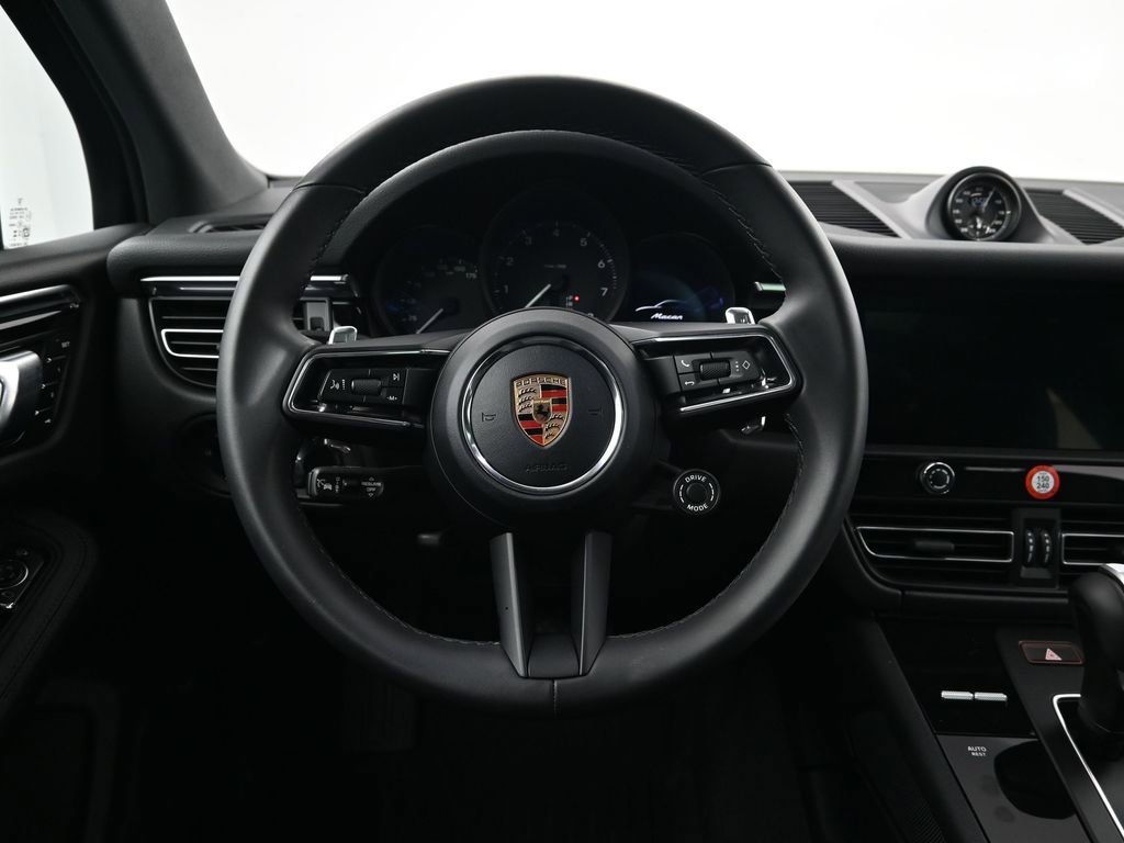 Certified 2026 Porsche Macan image 13