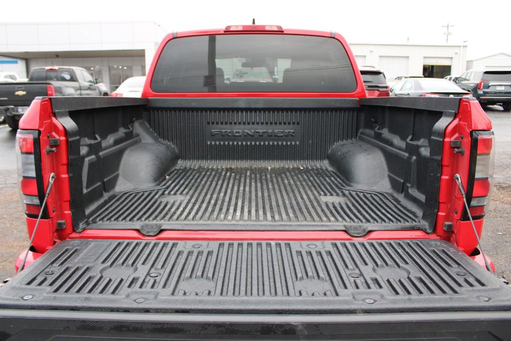 Used 2024 Nissan Frontier SV image 14