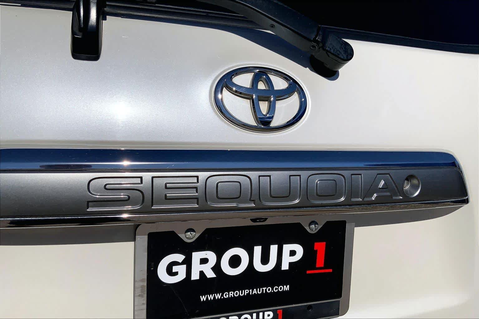 Used 2017 Toyota Sequoia Platinum RWD image 31
