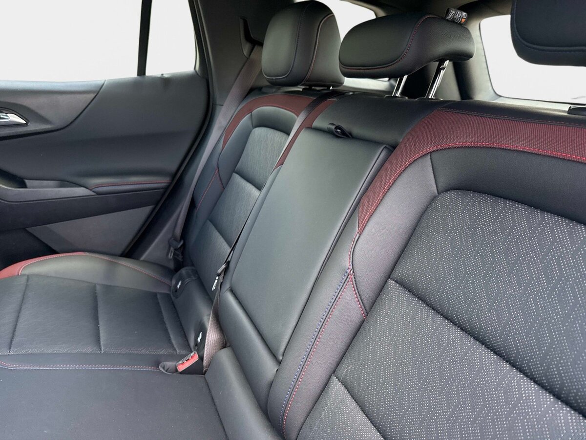 Used 2025 Chevrolet Equinox RS FWD image 12