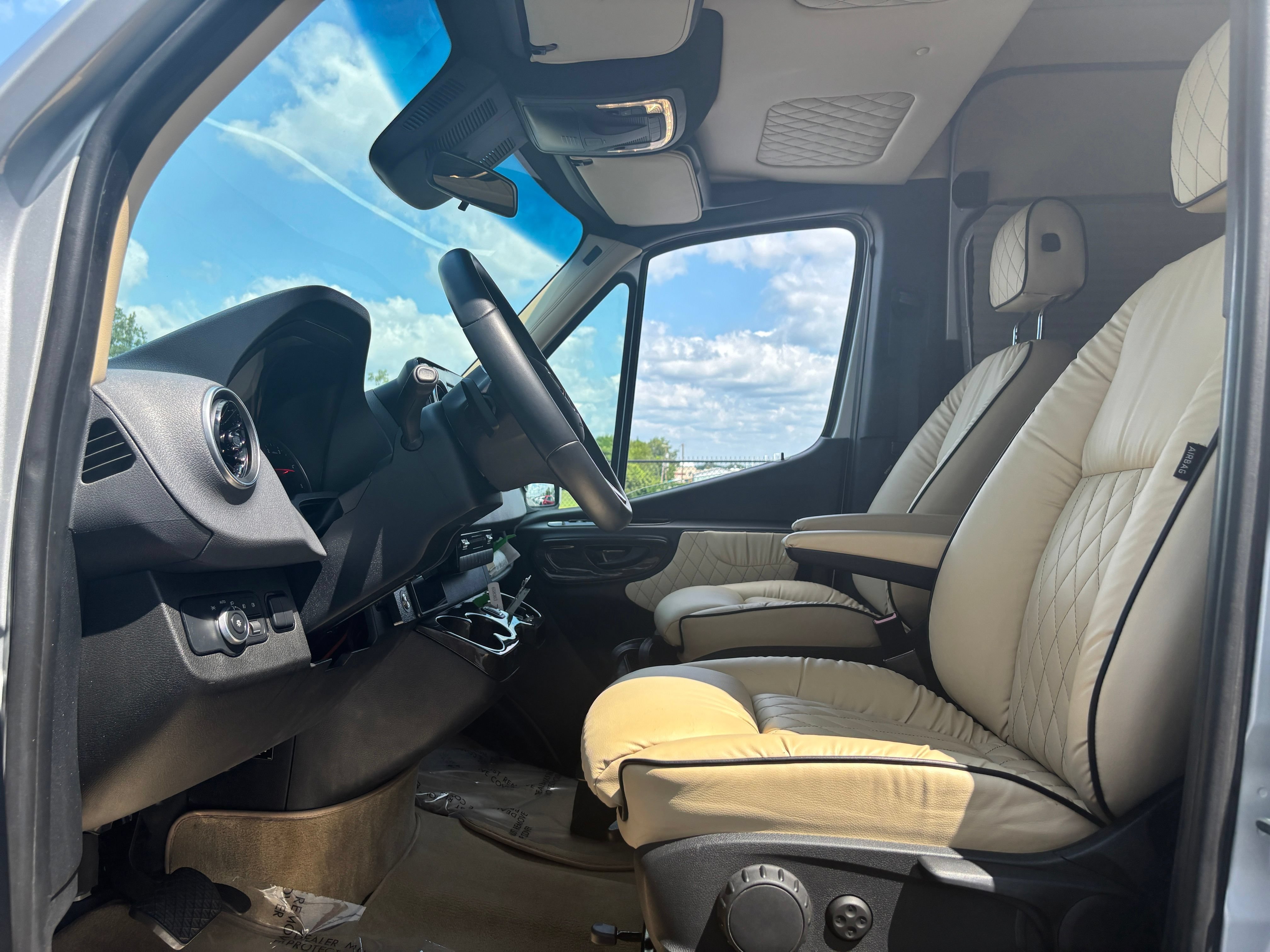 Used 2020 Mercedes-Benz Sprinter 2500 w/ Windows All Around Package image 20