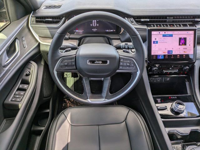 New 2025 Jeep Grand Cherokee Limited w/ Black Appearance Package image 14