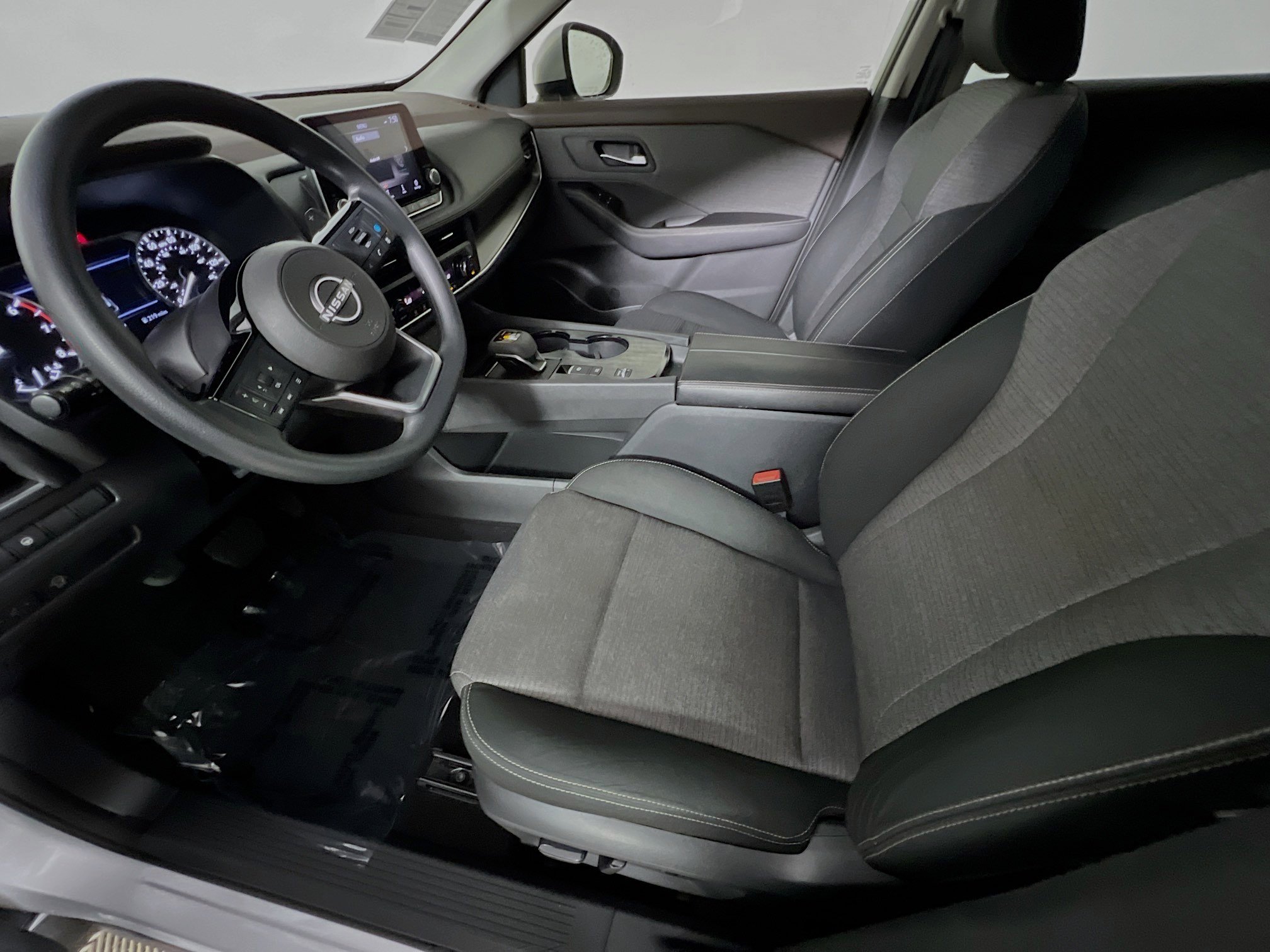 Used 2023 Nissan Rogue SV image 15