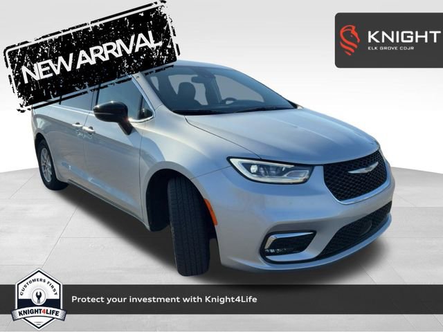 Used 2024 Chrysler Pacifica Touring-L image 1