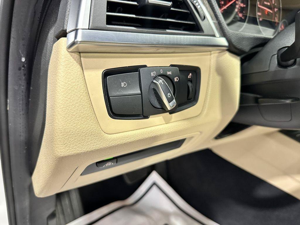 Used 2017 BMW 330i Sedan RWD image 16