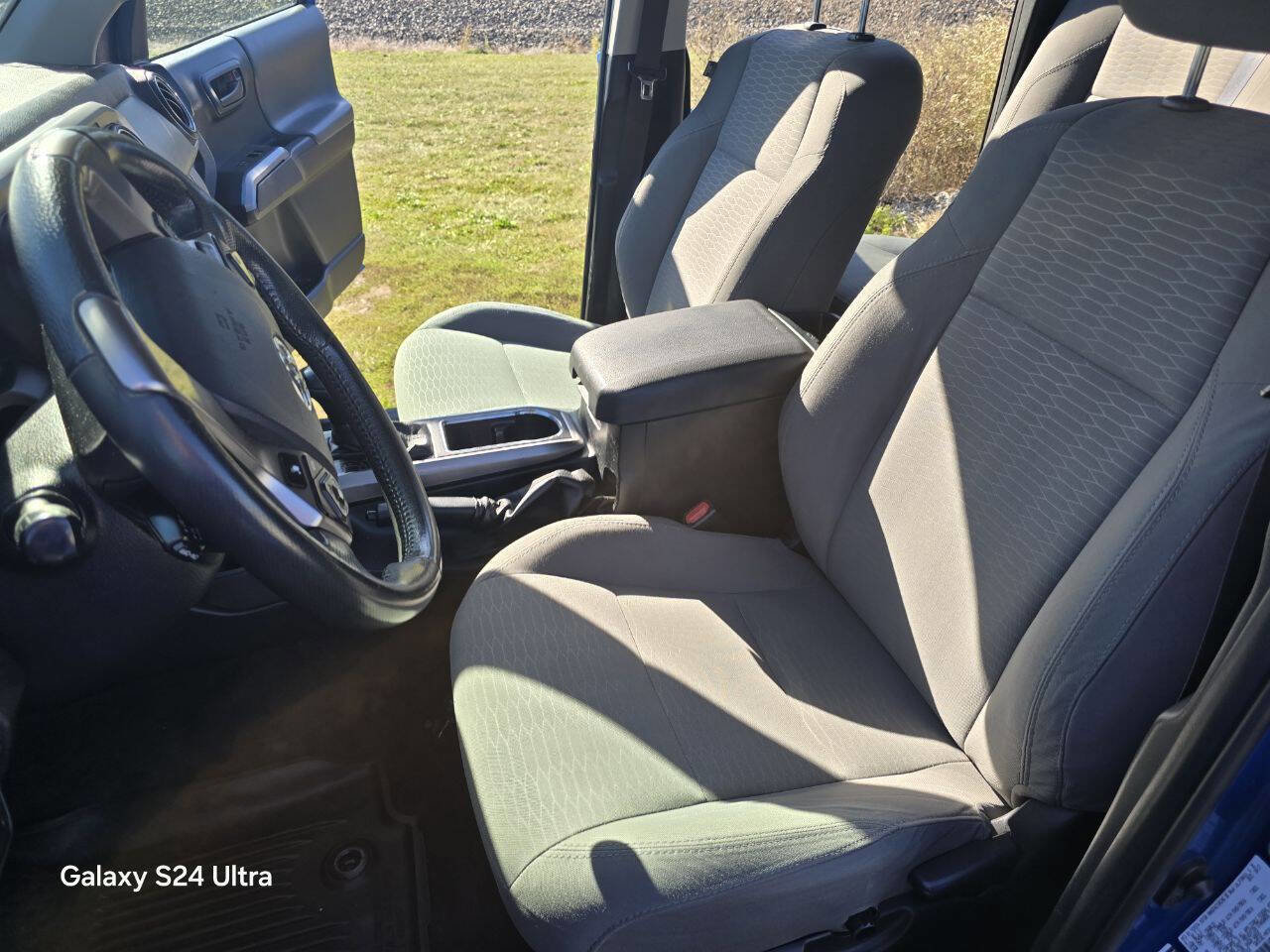 Used 2017 Toyota Tacoma TRD Sport image 34