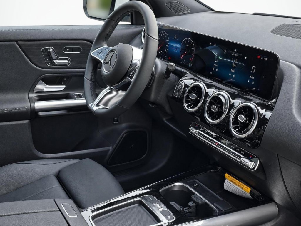 New 2026 Mercedes-Benz GLA 250 4MATIC image 26