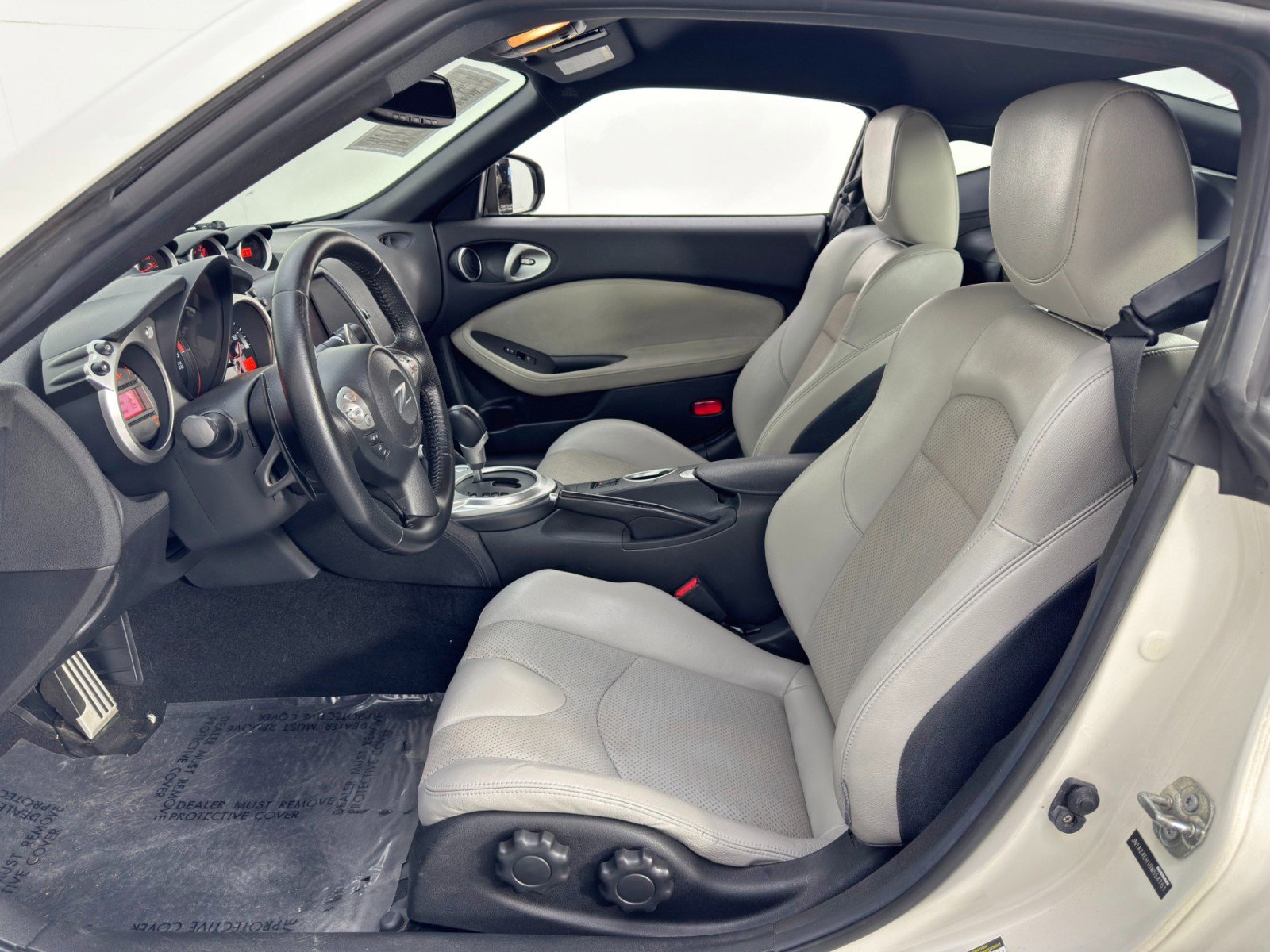 Used 2011 Nissan 370Z Touring image 15