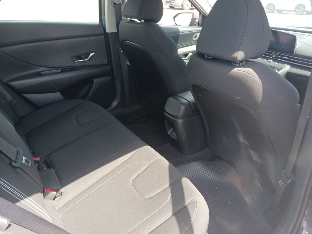 Used 2024 Hyundai Elantra SEL FWD image 19