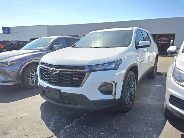 Used 2023 Chevrolet Traverse RS w/ LPO, Cargo Package AWD/4WD image 4