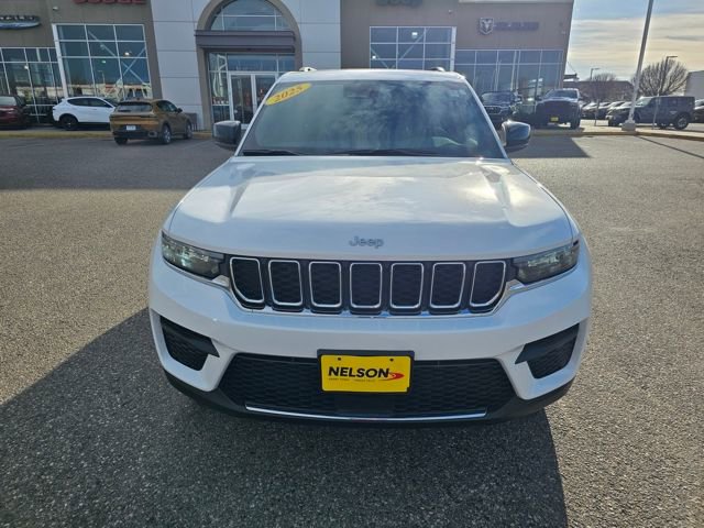 Used 2025 Jeep Grand Cherokee Laredo X w/ Luxury Tech Group I AWD/4WD image 3