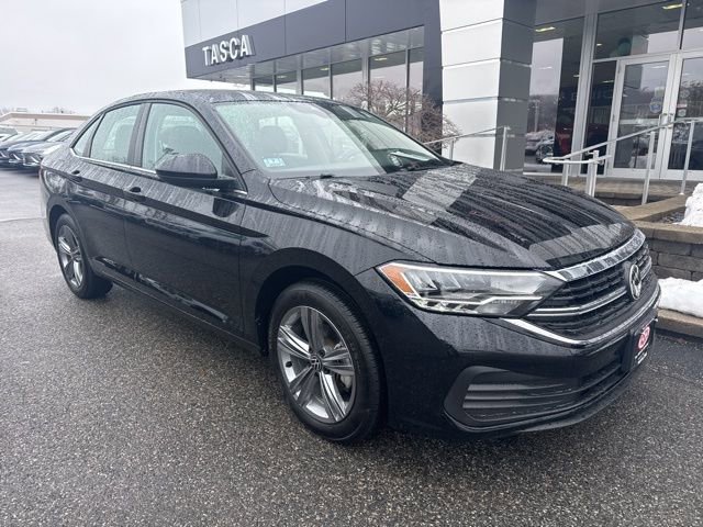 Used 2024 Volkswagen Jetta SE image 1