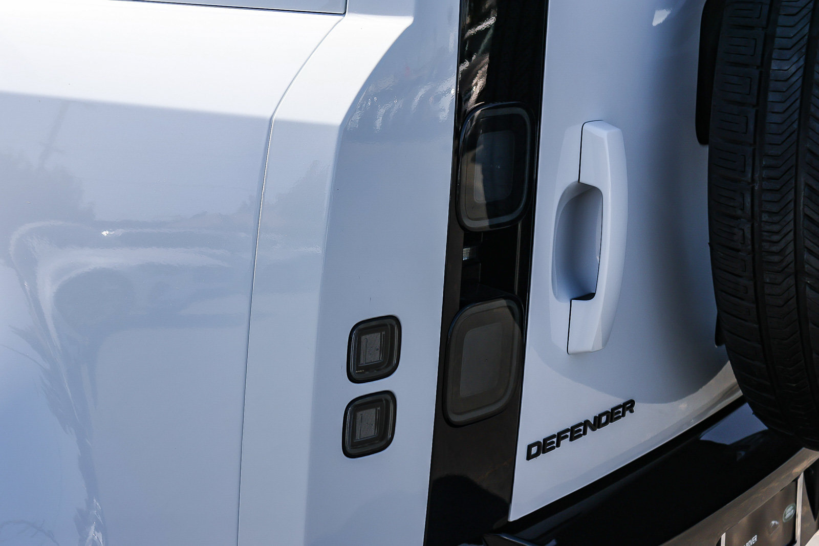 New 2026 Land Rover Defender 110 X-Dynamic SE AWD/4WD image 7