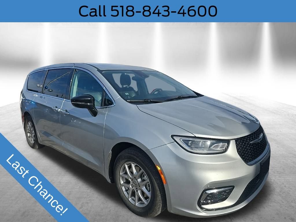 Used 2024 Chrysler Pacifica Touring-L image 1