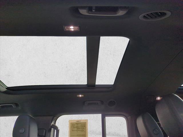 Used 2023 Land Rover Defender 130 X-Dynamic SE image 20