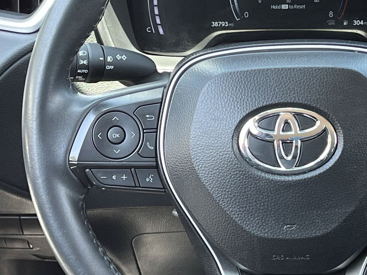 Used 2025 Toyota Corolla Cross XLE FWD image 12