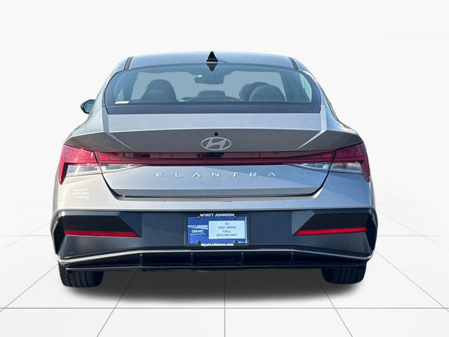 Used 2025 Hyundai Elantra SEL FWD image 4