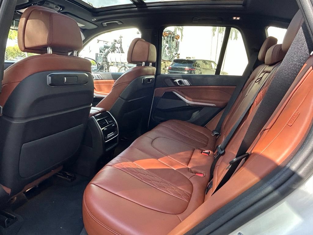 Used 2025 BMW X5 xDrive50e AWD/4WD image 45