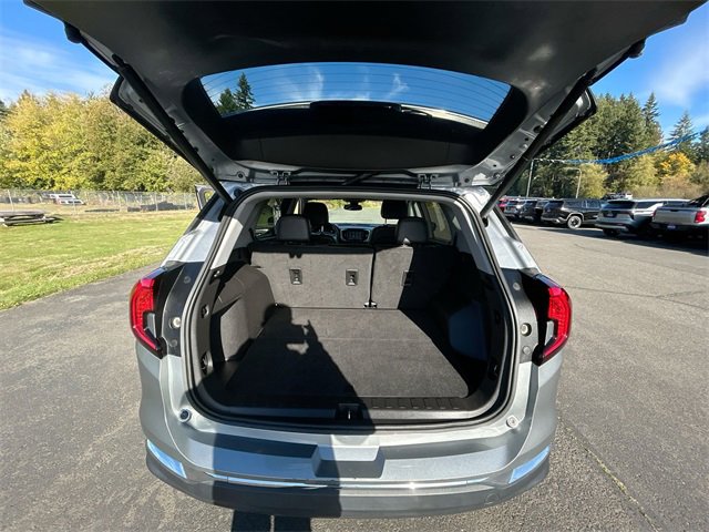 Used 2023 GMC Terrain SLT image 25