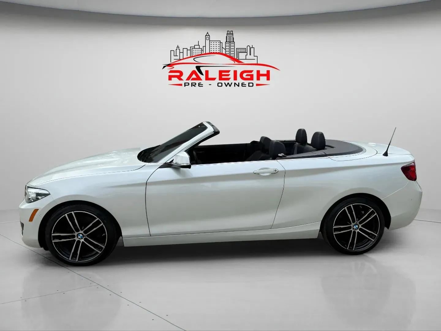 Used 2020 BMW 230i xDrive Convertible w/ Premium Package image 21