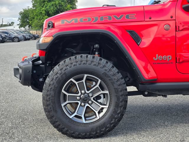 Used 2025 Jeep Gladiator Mojave AWD/4WD image 9