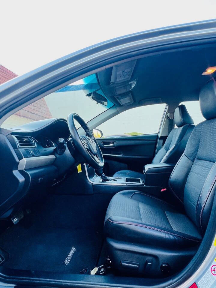 Used 2015 Toyota Camry SE image 12