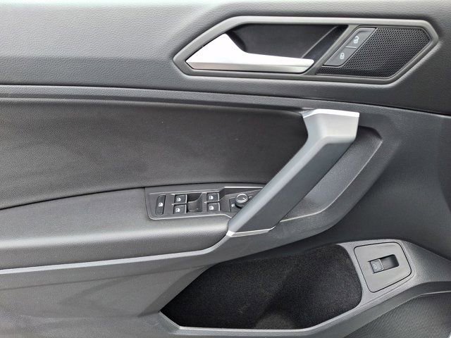 Certified 2020 Volkswagen Tiguan SEL w/ 3rd Row Seat Package image 16