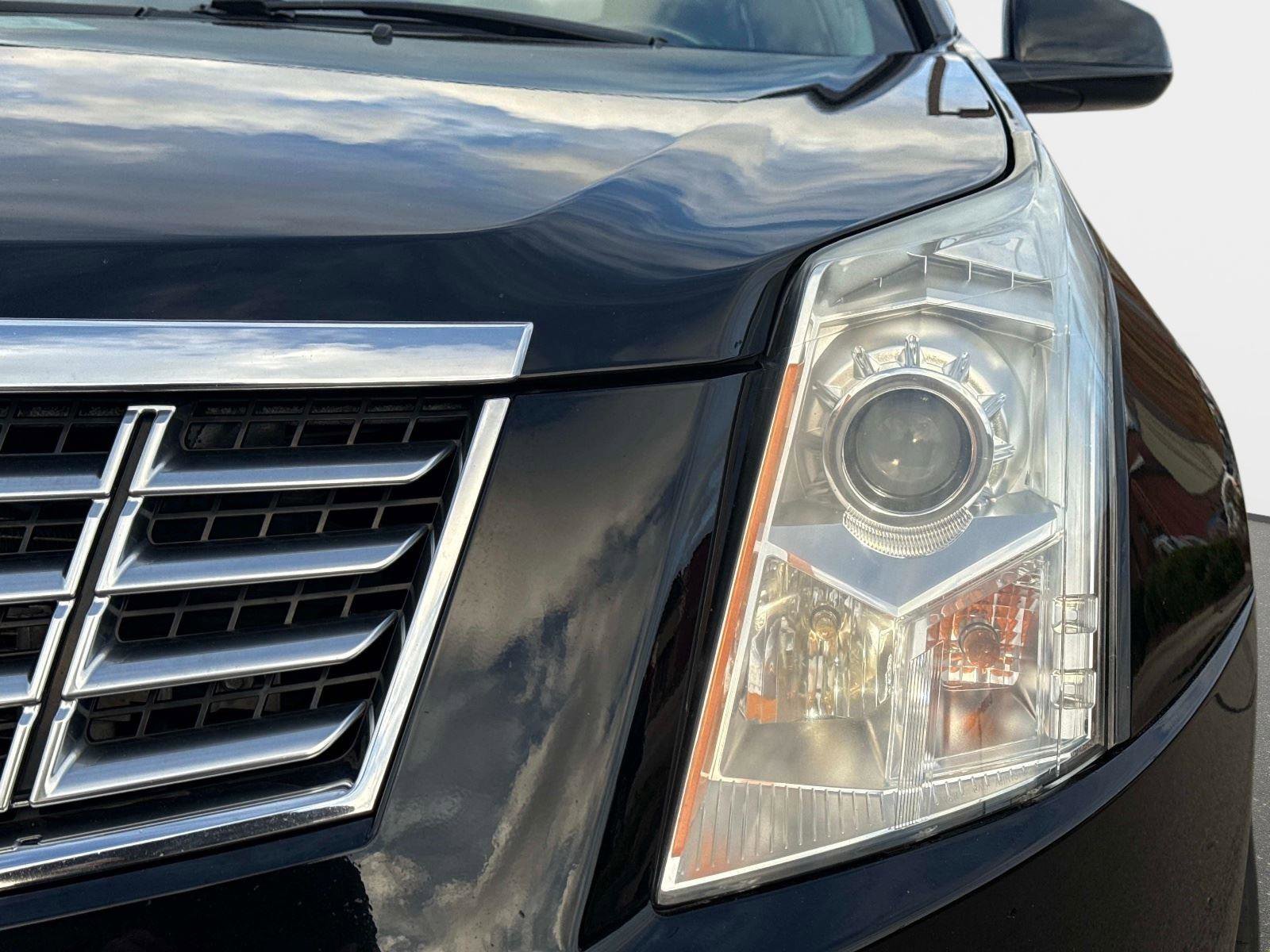 Used 2016 Cadillac SRX Luxury w/ Driver Awareness Package image 10