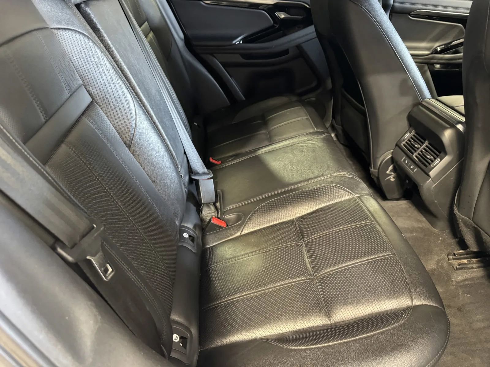 Used 2020 Land Rover Range Rover Evoque SE image 7