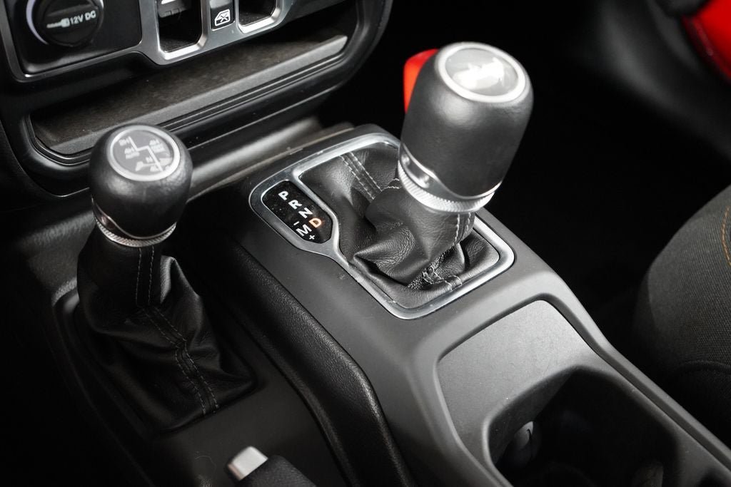 Used 2025 Jeep Wrangler Unlimited Sahara w/ Safety Group AWD/4WD image 17