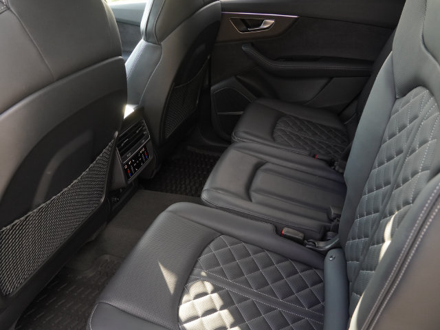 Used 2025 Audi SQ7 Prestige AWD/4WD image 14