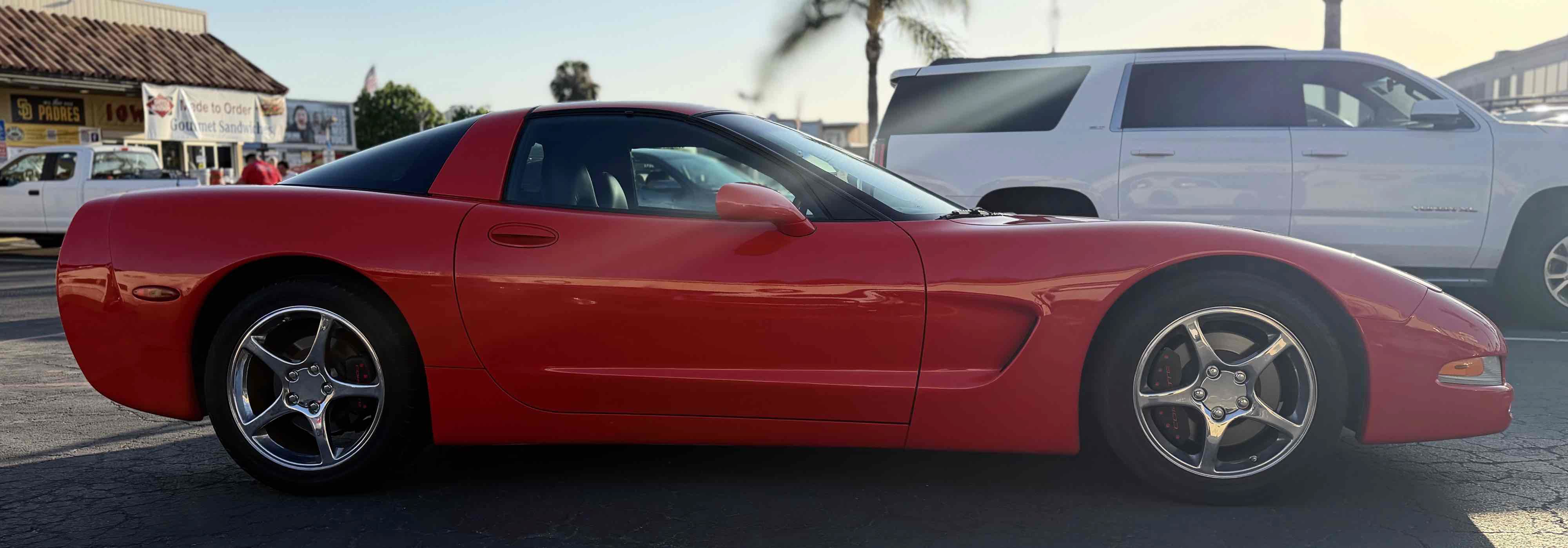 Used 2000 Chevrolet Corvette Coupe w/ Memory Pkg RWD image 5