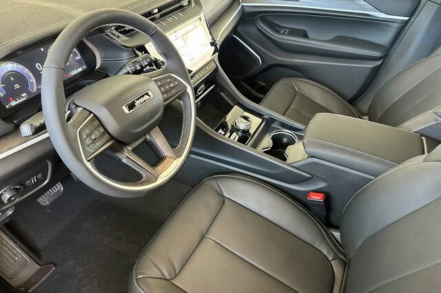 New 2026 Jeep Grand Cherokee Limited AWD/4WD image 7