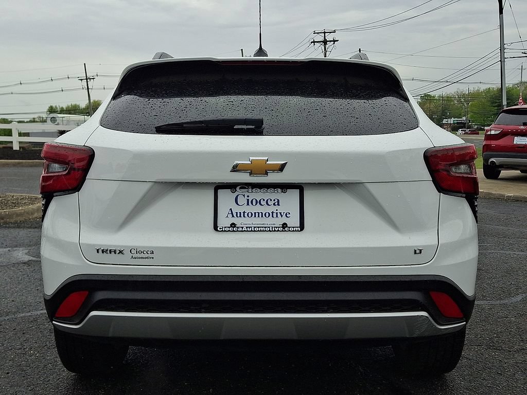 Used 2025 Chevrolet Trax LT FWD image 8