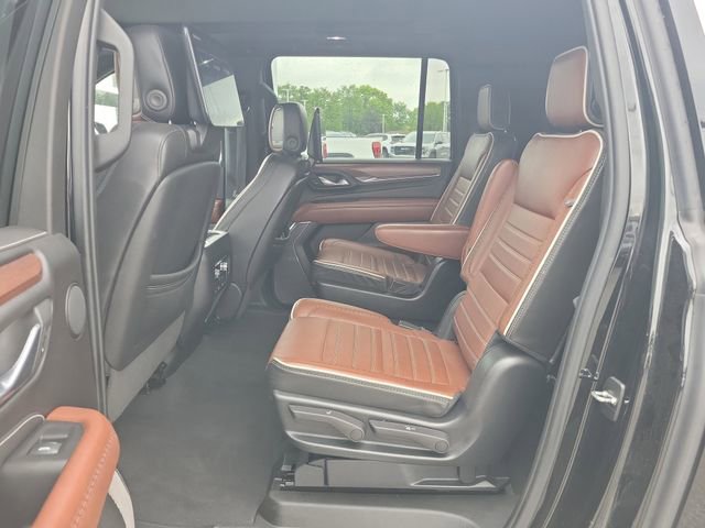 Used 2023 GMC Yukon XL Denali Ultimate AWD/4WD image 8