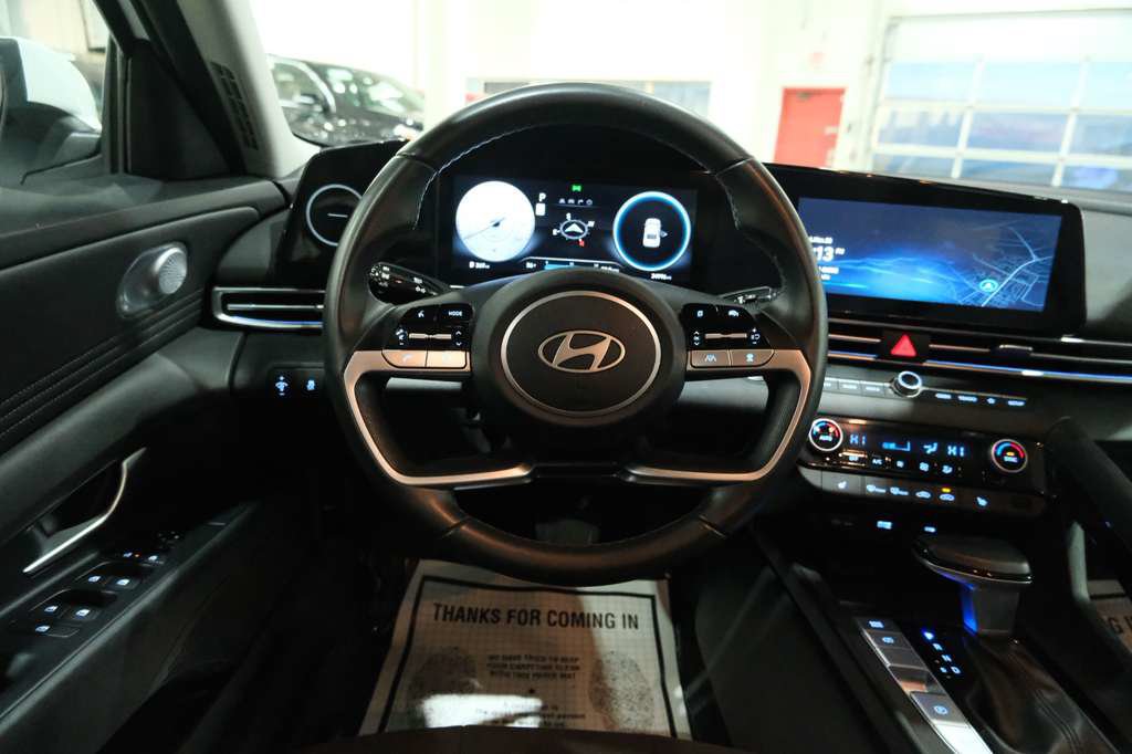 Used 2025 Hyundai Elantra SEL FWD image 29
