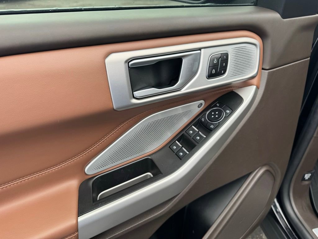Used 2023 Ford Explorer King Ranch w/ Technology Package image 13