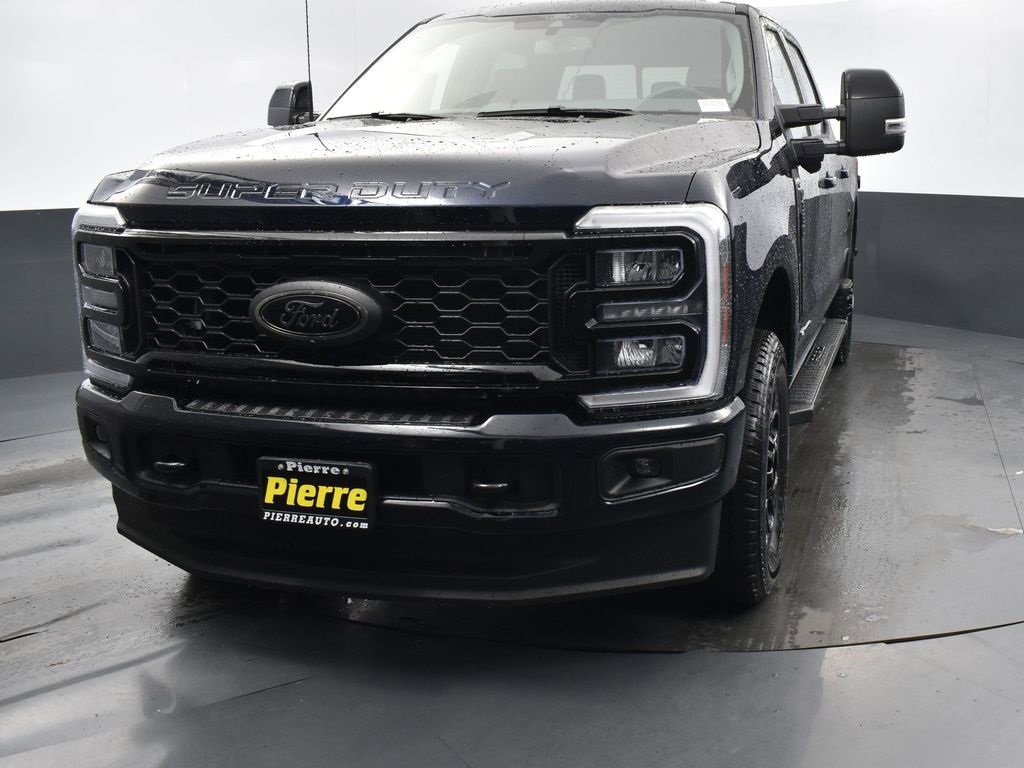 New 2025 Ford F350 Lariat w/ Black Appearance Package