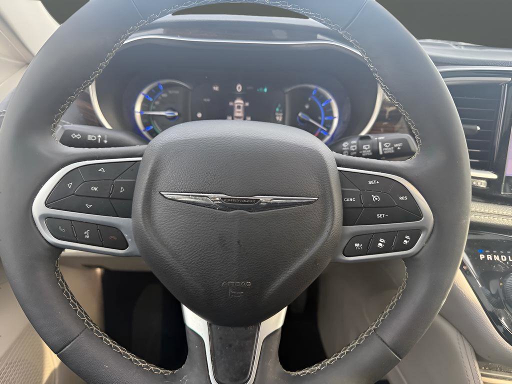 Used 2023 Chrysler Pacifica Limited image 17