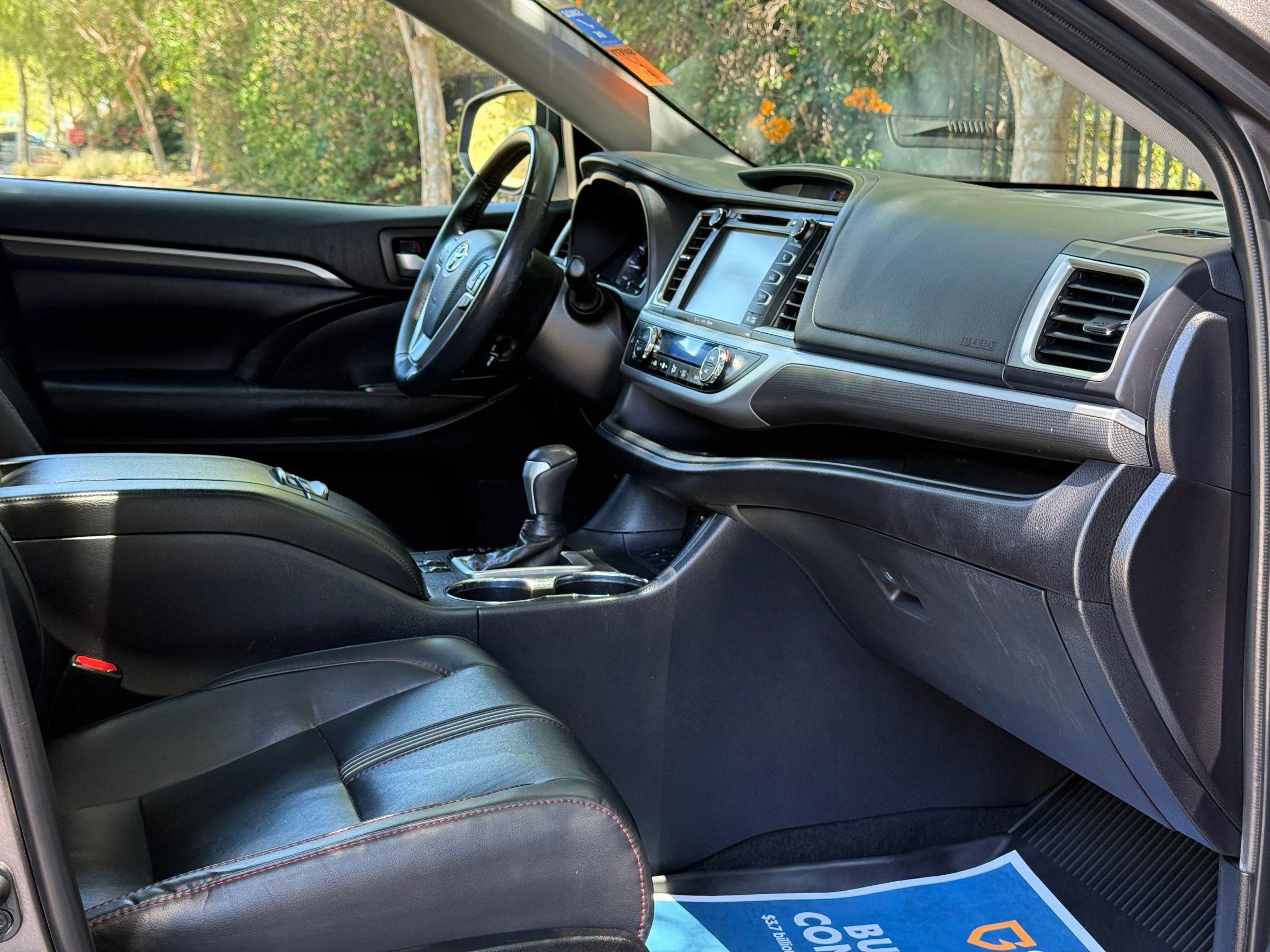 Used 2019 Toyota Highlander SE FWD image 20
