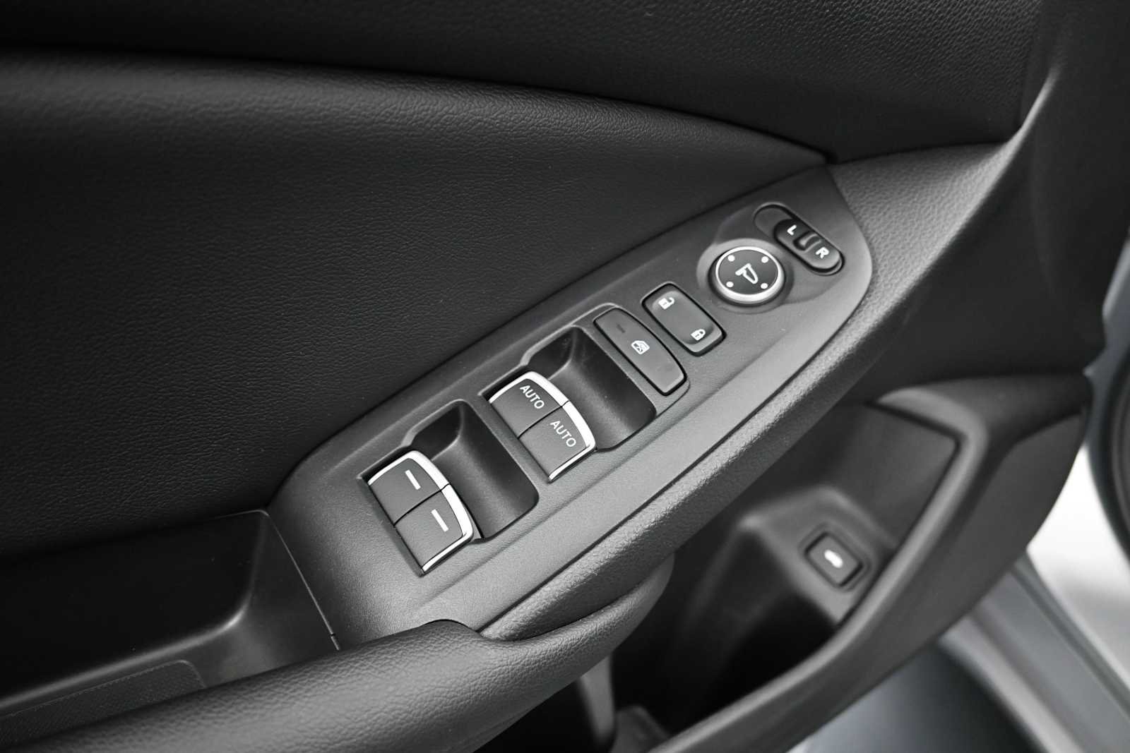 Used 2019 Honda Accord Hybrid image 9